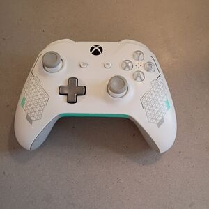 Xbox sport white controller